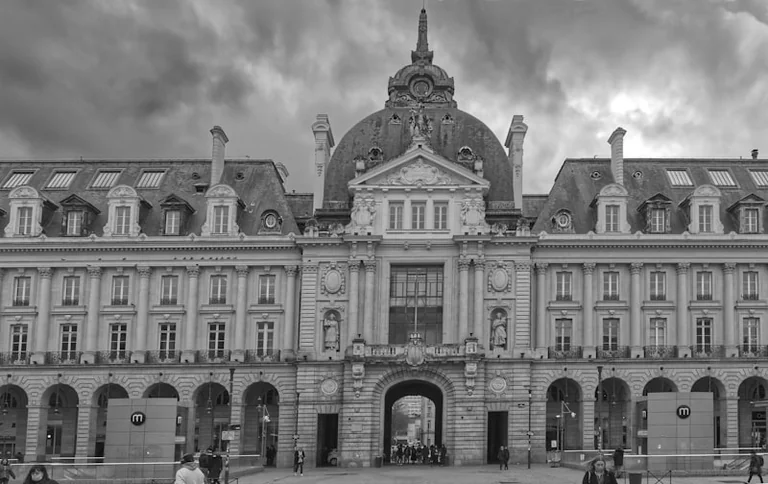 À Aix-en-Provence, passage en horaires d’été à La Poste