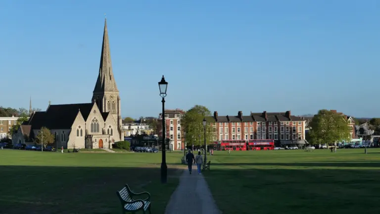 À Lille, une place minérale devient un parc de quartier