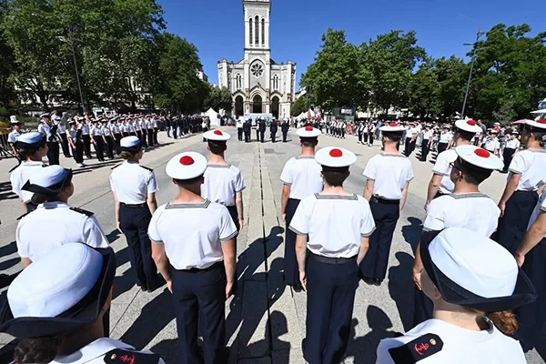 À Saint-Étienne, la Marine met ses jeunes recrues à l’honneur