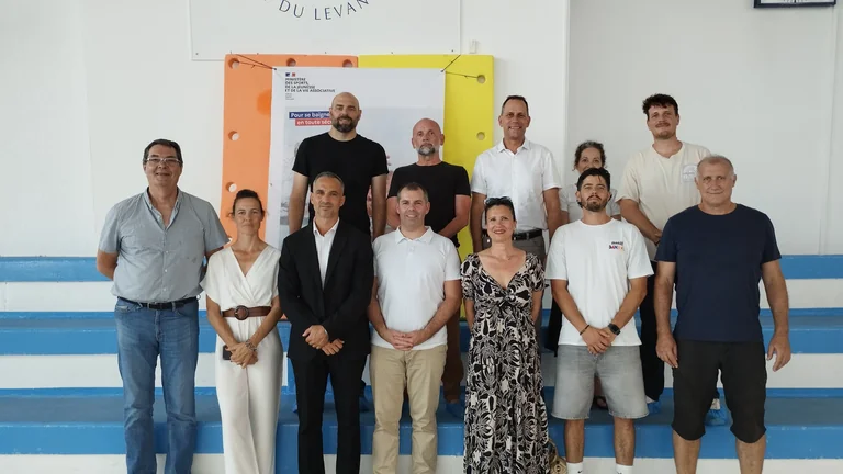À Toulon, les enfants s’entraînent aux réflexes anti-noyade
