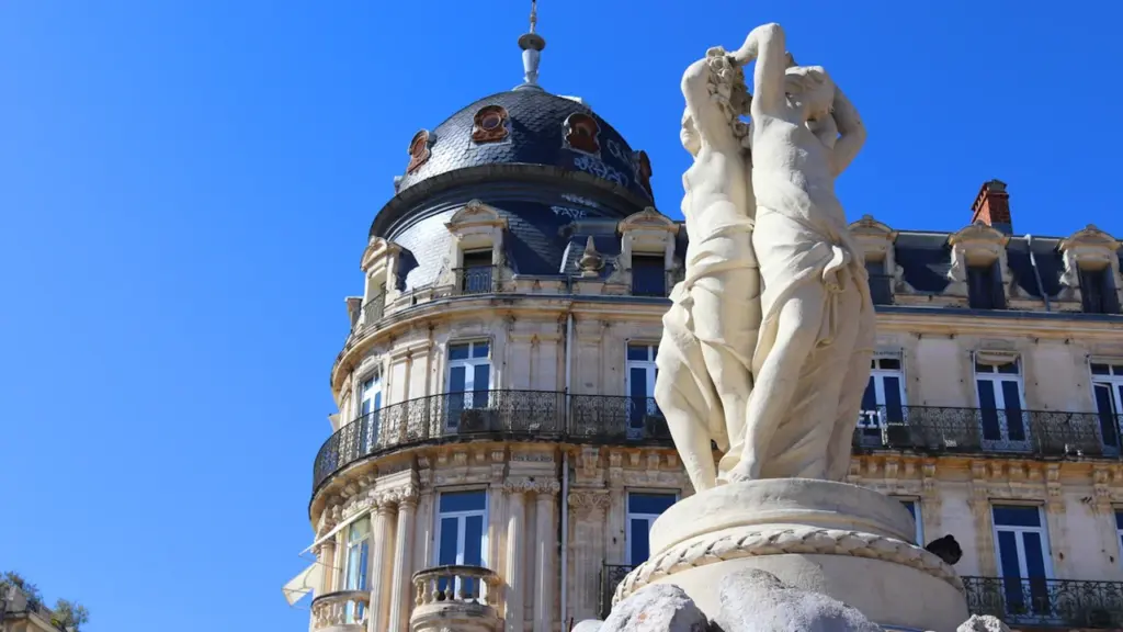 La célèbre statue des Trois Grâces sur la place de la Comédie à Montpellier.